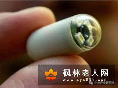 狂躁症的典型症状为情绪高涨,思维奔逸和活动增多以及某些并发疾病